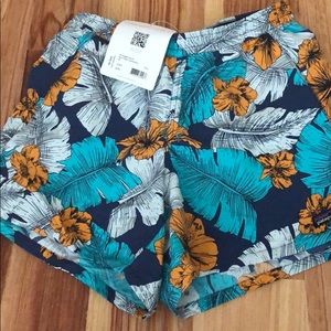 New with tags 5 inch Patagonia baggies